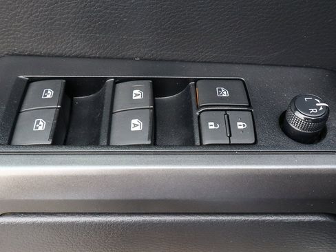 Used 2022 Toyota Tacoma TRD Off-Road image 18