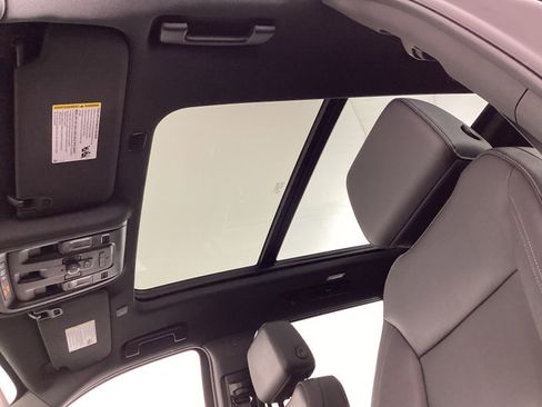 Used 2023 Chevrolet Suburban LT w/ LT Signature Package image 33