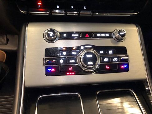 Used 2023 Lincoln Aviator AWD w/ Premium Package image 24