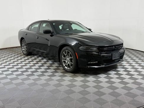 Used 2017 Dodge Charger SXT w/ AWD Plus Group image 2