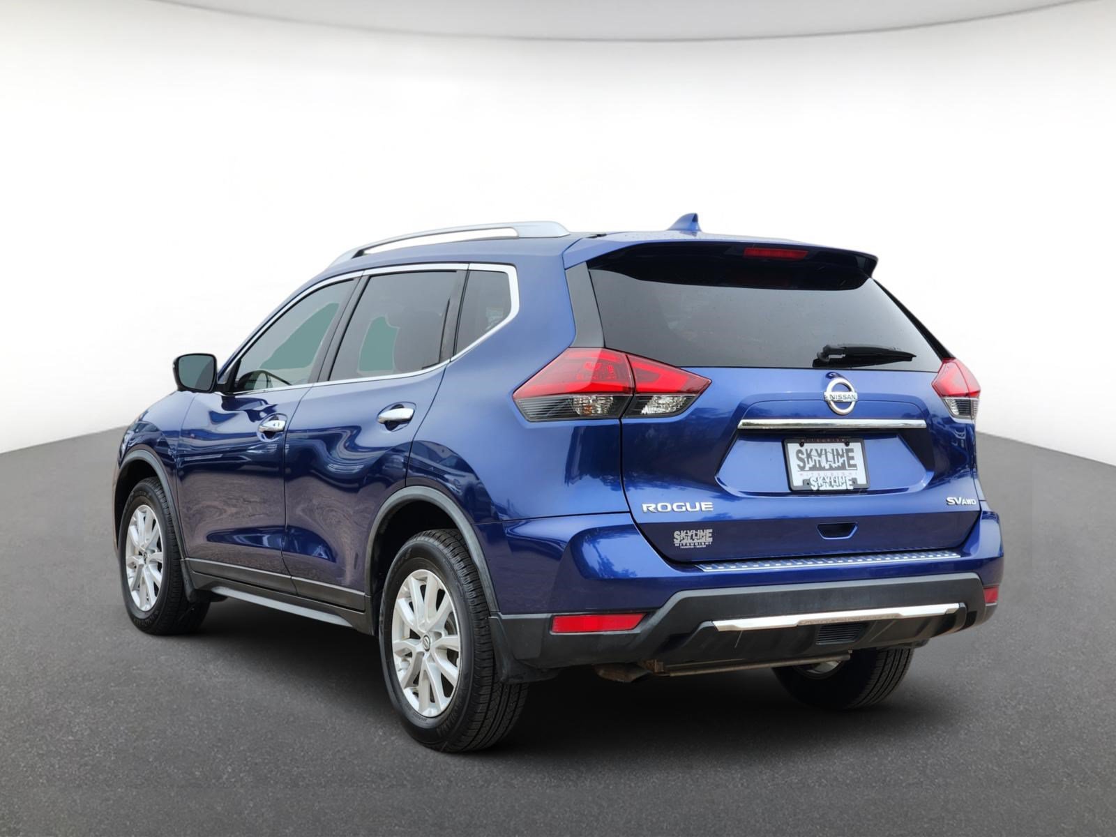 Used 2018 Nissan Rogue SV w/ Sun & Sound Touring Package AWD/4WD image 4