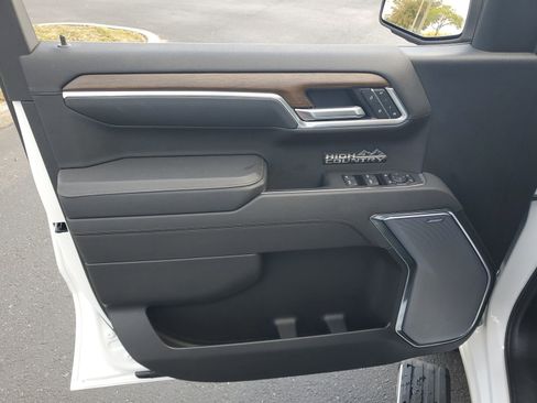 Used 2025 Chevrolet Silverado 1500 High Country image 13