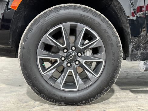 Used 2021 Chevrolet Tahoe Z71 w/ Z71 Signature Package AWD/4WD image 11