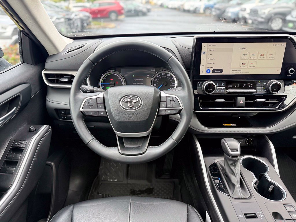 Used 2023 Toyota Highlander XLE AWD/4WD image 26