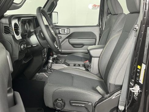 New 2025 Jeep Gladiator Sport image 22