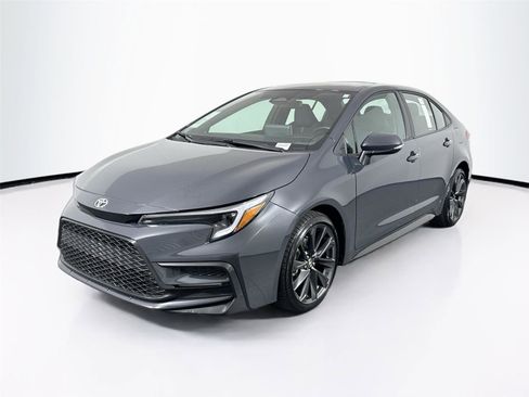 Used 2025 Toyota Corolla SE image 2
