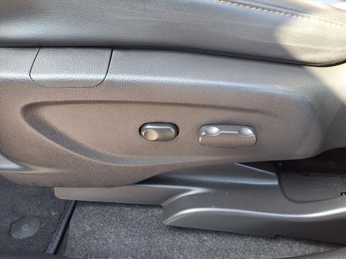 Used 2022 Chevrolet Trax LT w/ LT Convenience Package image 18