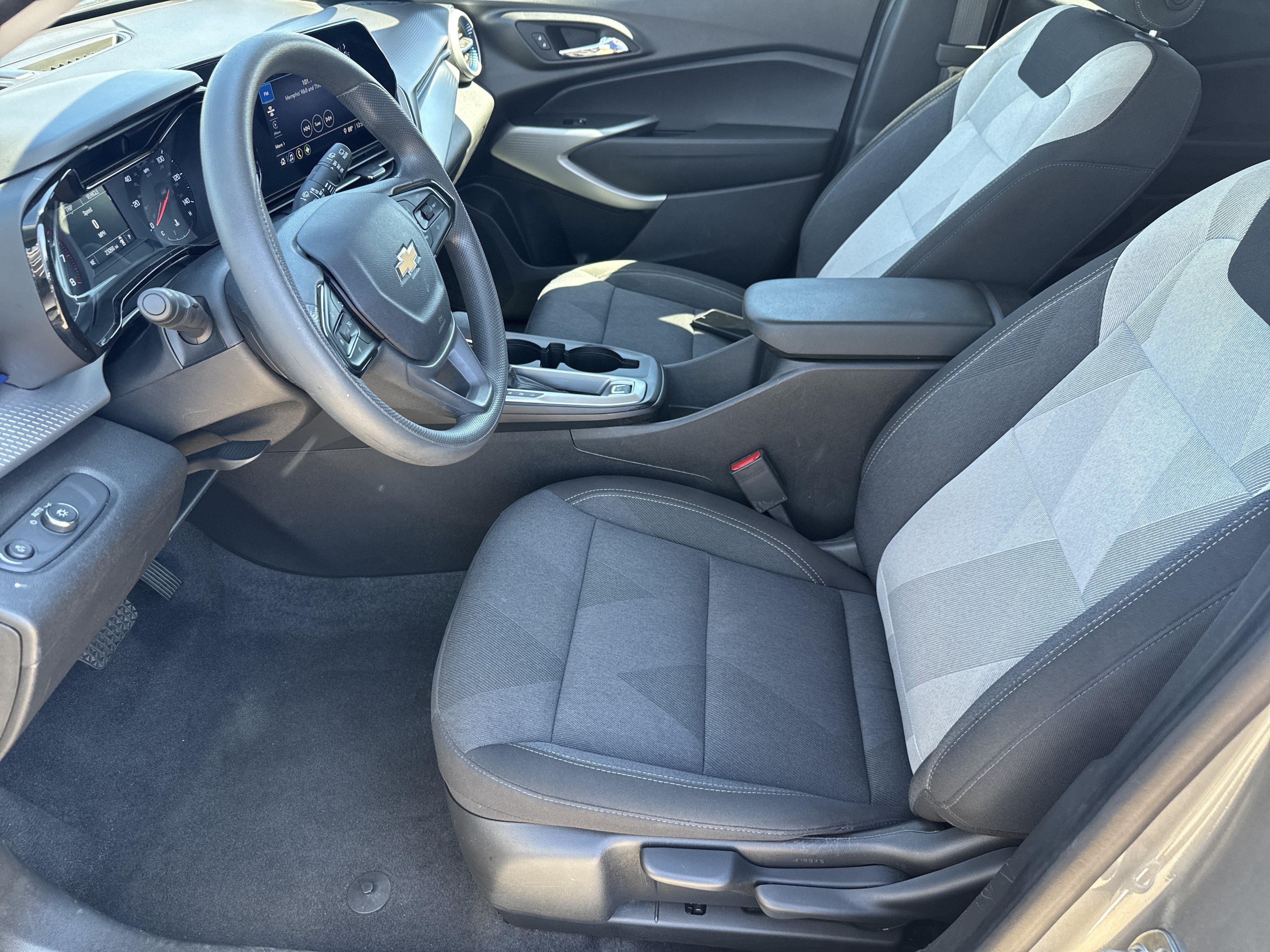 Used 2026 Chevrolet Trax LS FWD image 5