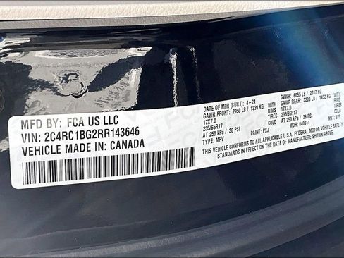 Used 2024 Chrysler Pacifica Touring-L image 17