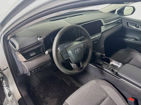 Used 2025 Toyota Camry LE image 9