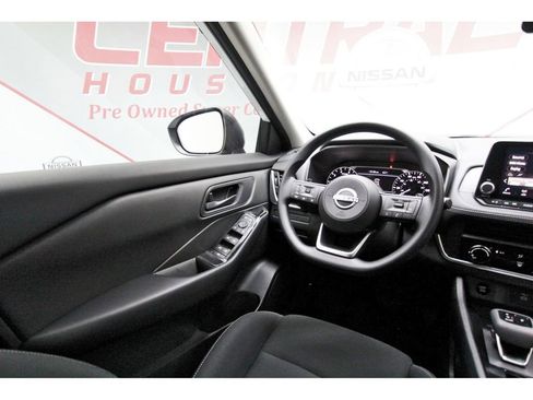 Used 2024 Nissan Rogue S AWD/4WD image 6