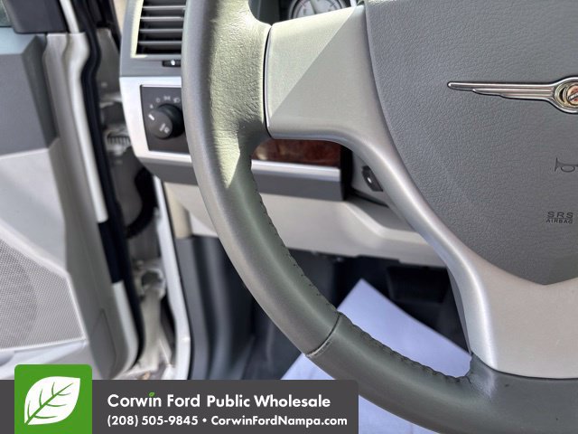 Used 2010 Chrysler Town & Country Touring FWD image 17