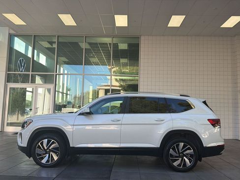 Used 2024 Volkswagen Atlas SEL AWD/4WD image 2