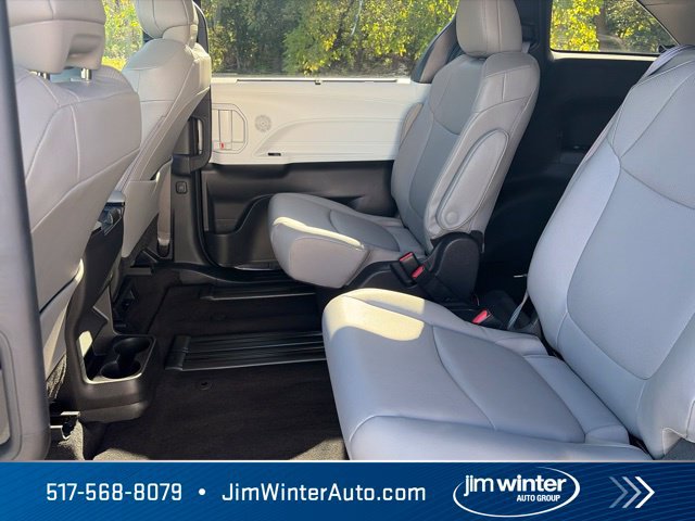 Used 2025 Toyota Sienna XLE FWD image 22