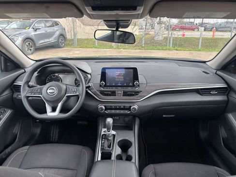 Used 2025 Nissan Altima 2.5 SV image 33
