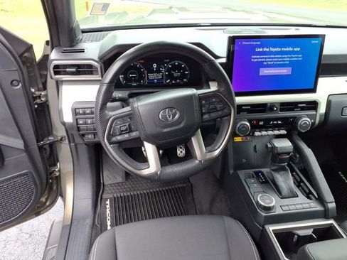 Used 2023 Toyota Tacoma TRD Off-Road w/ Technology Package RWD image 10
