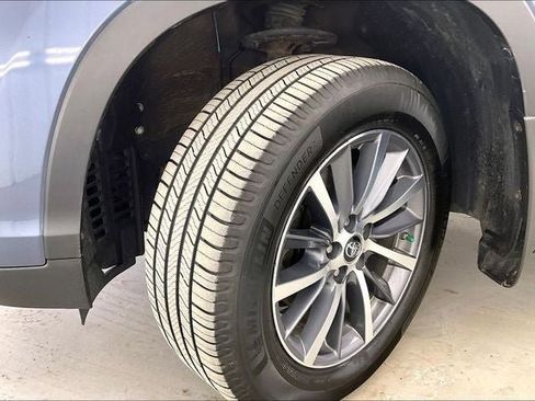 Used 2017 Toyota Highlander XLE image 34