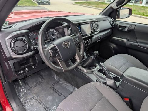 Used 2016 Toyota Tacoma TRD Sport w/ Towing Package AWD/4WD image 13