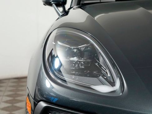 Certified 2026 Porsche Macan AWD/4WD image 11