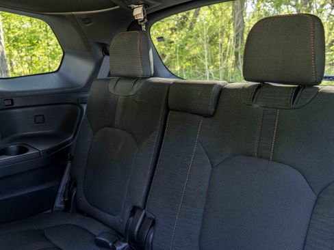 Used 2025 Honda Pilot Sport image 19