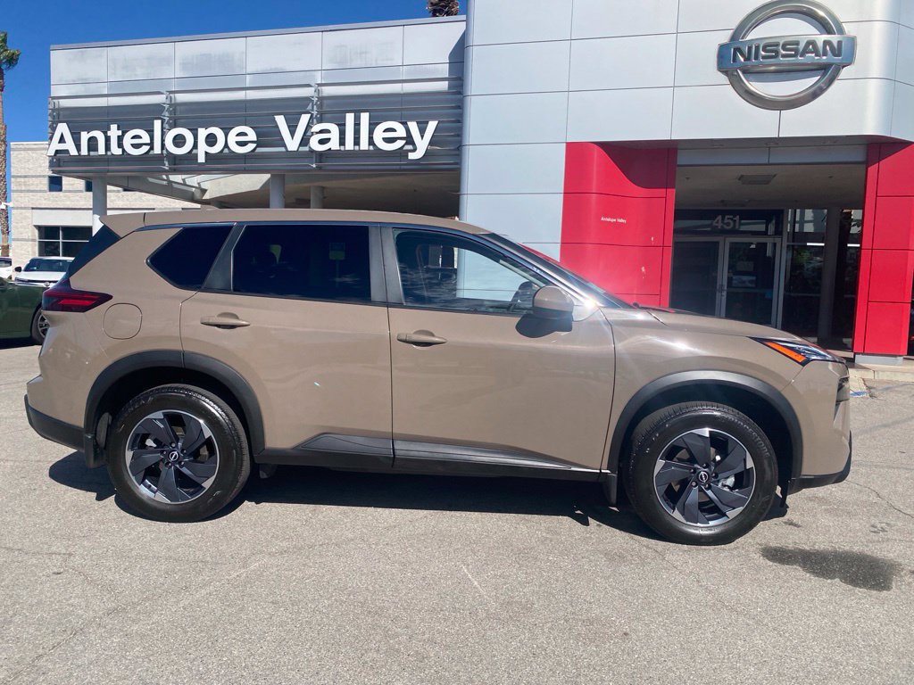 Certified 2025 Nissan Rogue SV AWD/4WD image 8