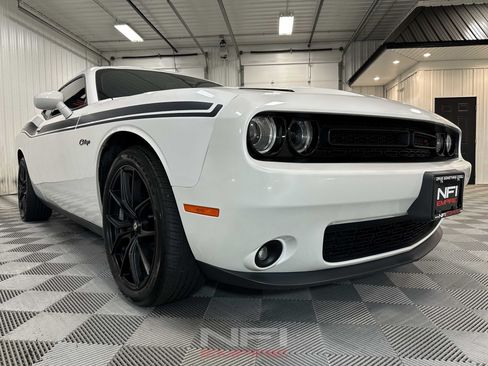 Used 2016 Dodge Challenger R/T RWD image 15
