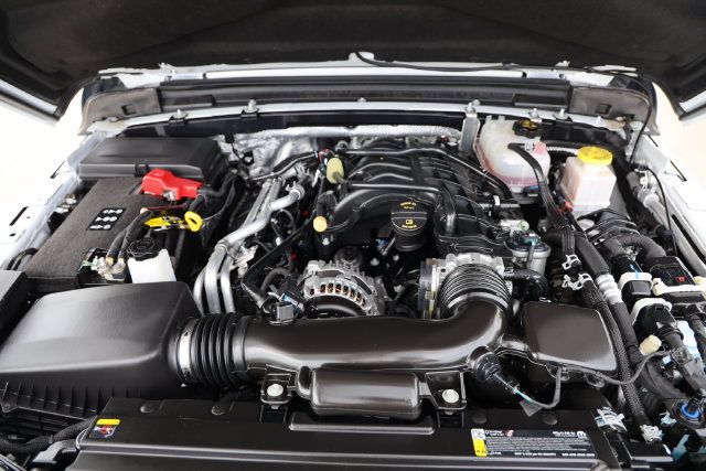 Used 2025 Jeep Gladiator Mojave AWD/4WD image 10