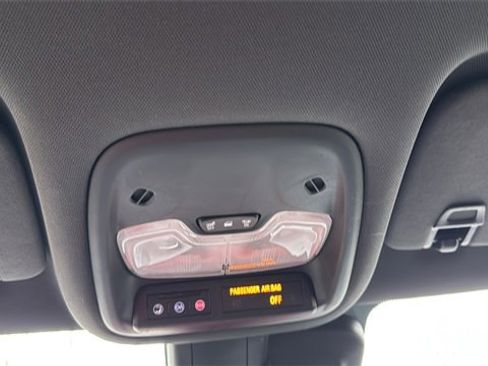 Used 2021 Chevrolet TrailBlazer RS w/ Technology Package image 22