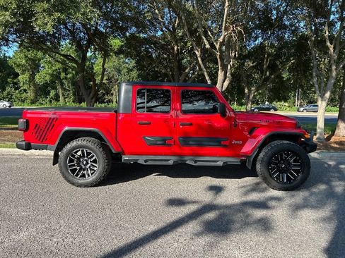 Used 2020 Jeep Gladiator Overland AWD/4WD image 5