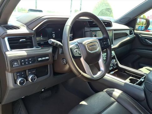 Used 2024 GMC Yukon XL Denali AWD/4WD image 18