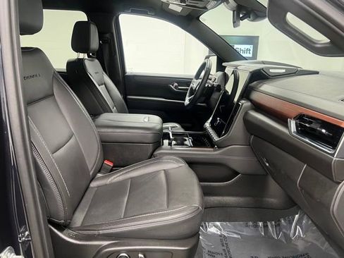 Used 2025 GMC Yukon XL Denali image 61