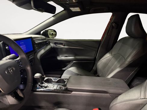 Used 2025 Toyota Camry XSE image 11