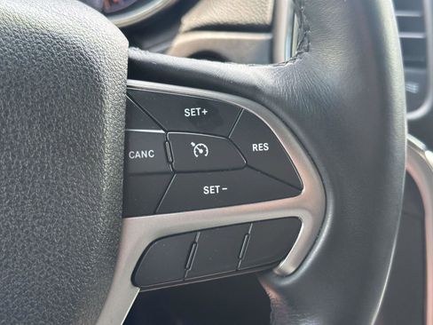 Used 2018 Jeep Grand Cherokee Altitude AWD/4WD image 24