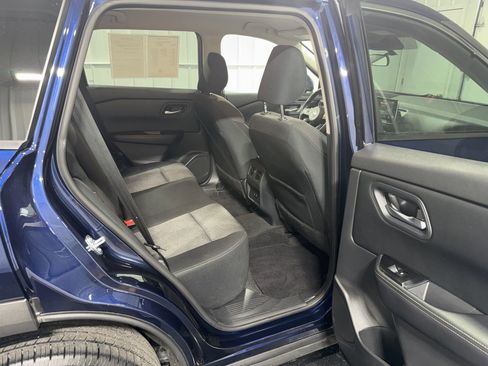 Used 2024 Nissan Rogue SV AWD/4WD image 12