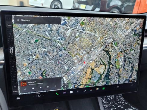 Used 2022 Tesla Model S image 17