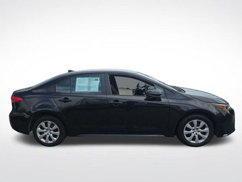 Used 2025 Toyota Corolla LE FWD image 4