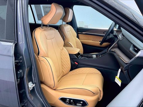 New 2025 Jeep Grand Cherokee L Summit image 9