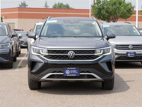 Certified 2024 Volkswagen Taos SEL image 2