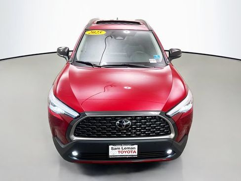Used 2025 Toyota Corolla Cross XLE w/ Convenience Package FWD image 2