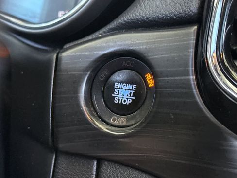 Used 2019 Jeep Grand Cherokee Altitude AWD/4WD image 25