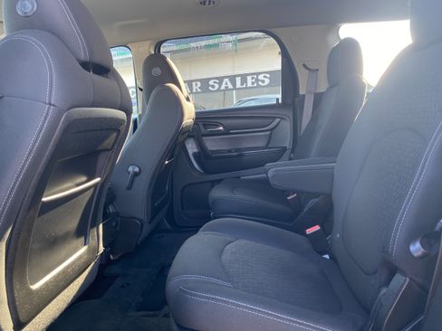 Used 2015 GMC Acadia SLE image 16