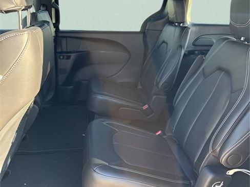 New 2026 Chrysler Pacifica Select image 28