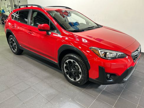 Used 2021 Subaru Crosstrek 2.0i Premium w/ Moonroof Package AWD/4WD image 2