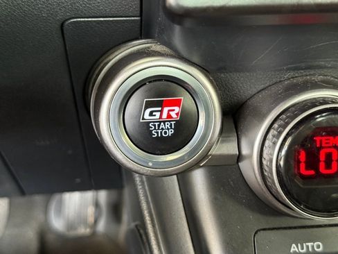 Used 2022 Toyota GR86 w/ ALL Weather Mat Package (TMS) RWD image 23