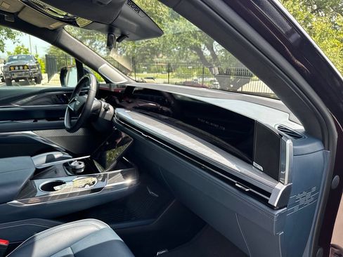 Used 2025 Cadillac Escalade IQ Luxury 2 w/ LPO, Premium Carpet Package AWD/4WD image 43