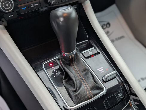 Used 2022 Jeep Compass Limited image 24