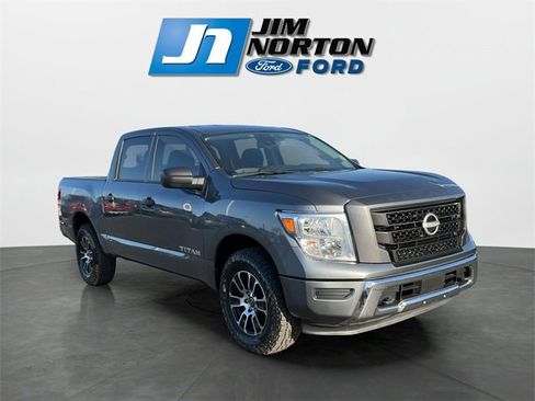 Used 2023 Nissan Titan SV image 1