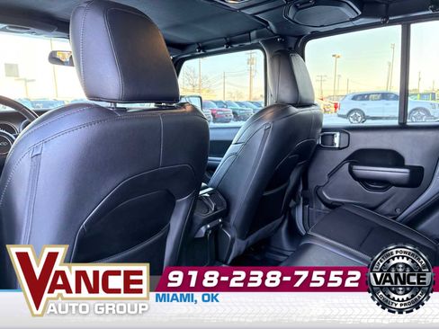 Used 2021 Jeep Gladiator Sport image 14