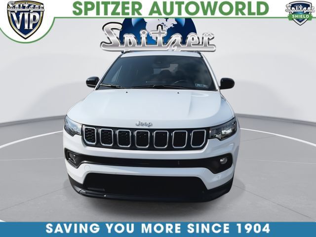 Used 2024 Jeep Compass Latitude AWD/4WD image 3