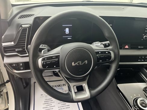 Used 2023 Kia Sportage LX AWD/4WD image 16